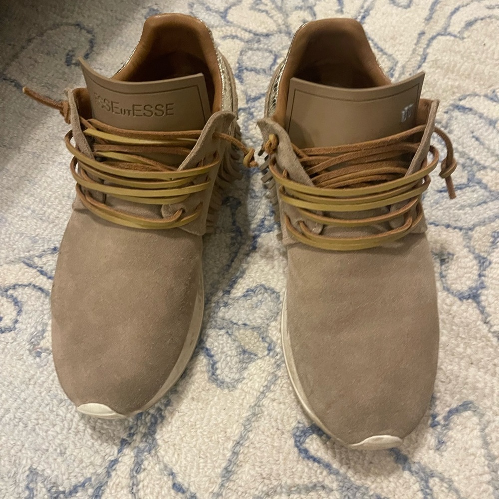 Esse Tennis shoe!! So cute and barely worn